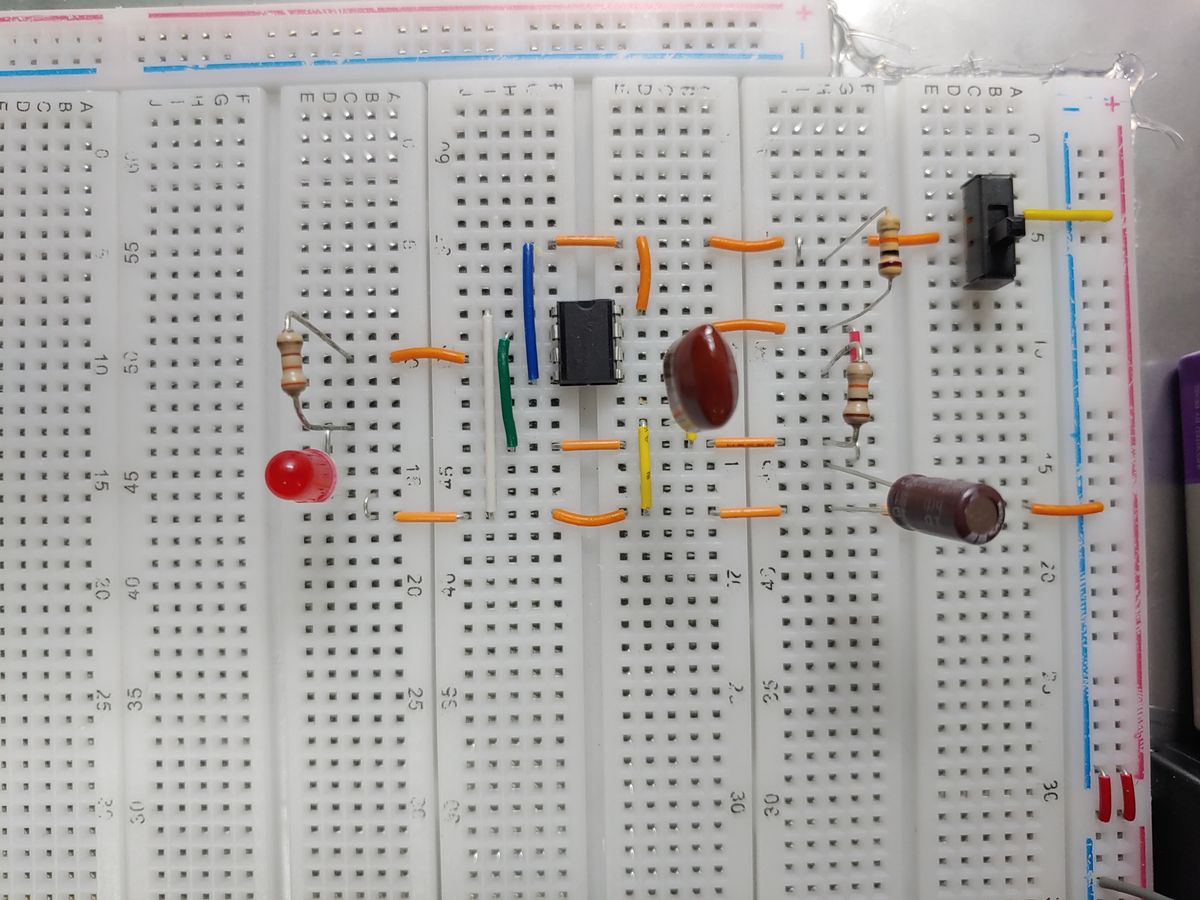 Daily I Did : 비안정 멀티바이브레이터 회로(with NE555IC) (2022/07/02)